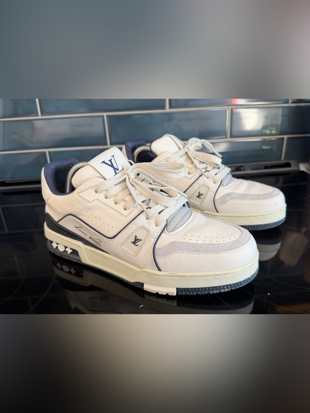 Louis Vuitton White and Navy Signature LV Trainer Sneakers - Men - Picture 4 of 6